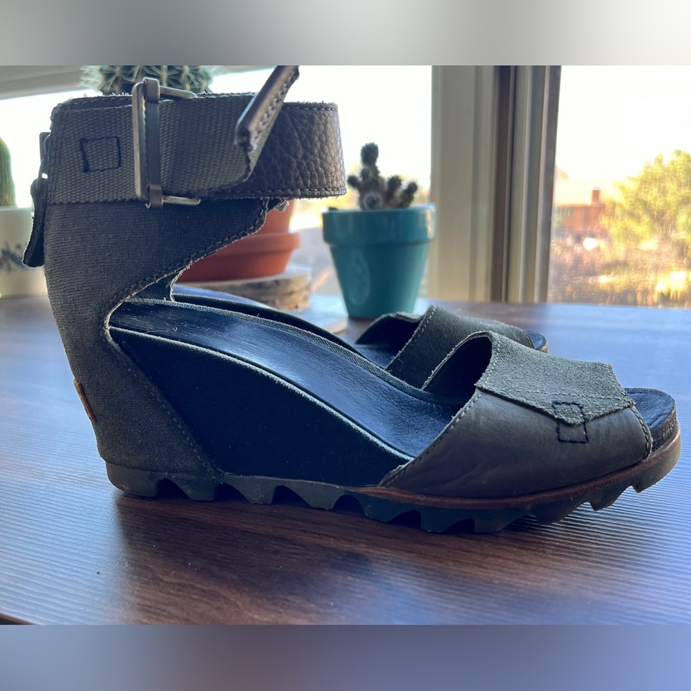sorel sandals
